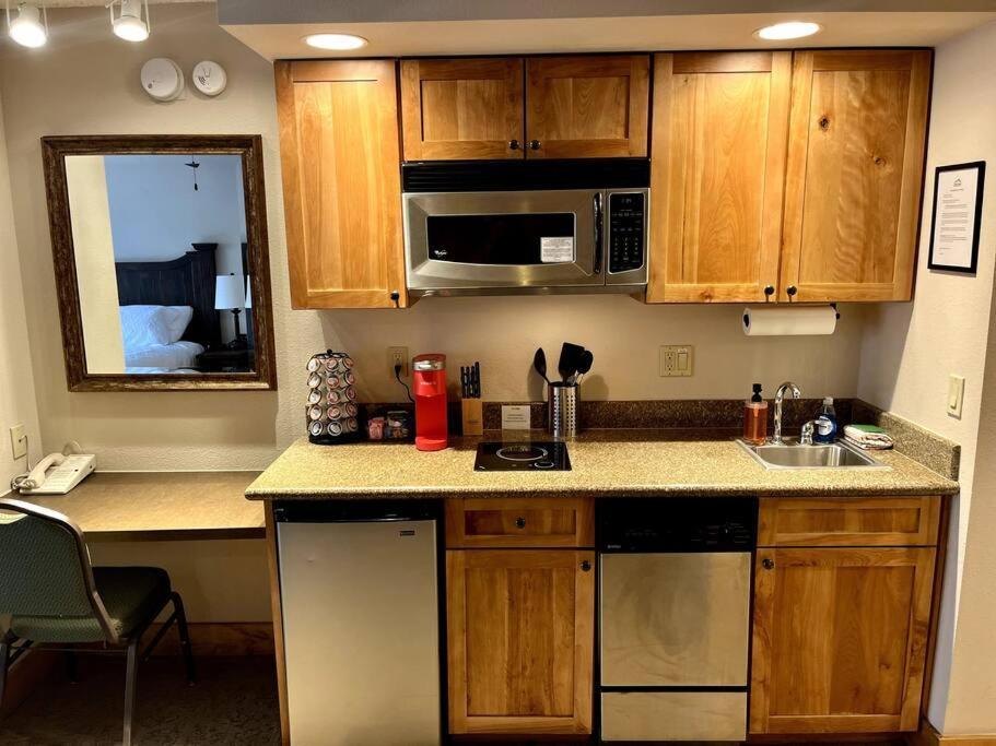 Mt Cb Mountain Side With King Bed, Hot Tub, Pool & Kitchen! Apartment Крестед Бют Екстериор снимка