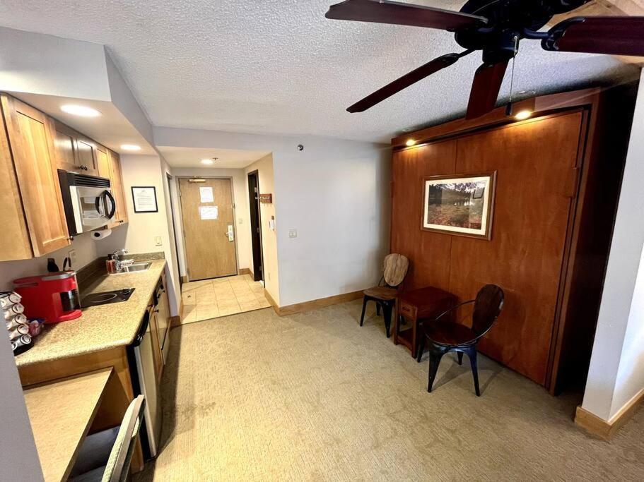 Mt Cb Mountain Side With King Bed, Hot Tub, Pool & Kitchen! Apartment Крестед Бют Екстериор снимка