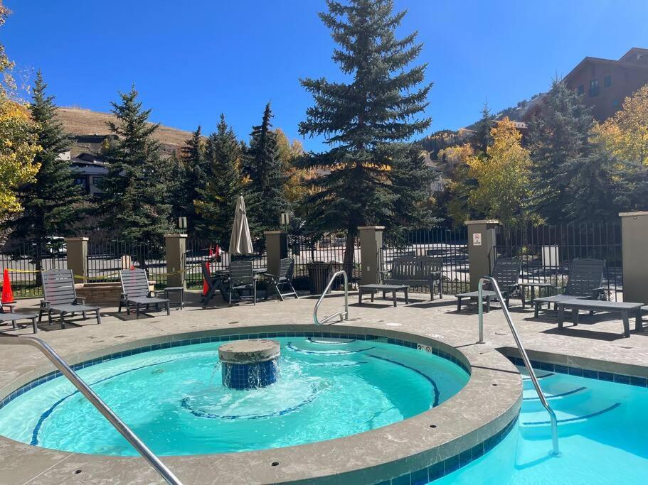 Mt Cb Mountain Side With King Bed, Hot Tub, Pool & Kitchen! Apartment Крестед Бют Екстериор снимка