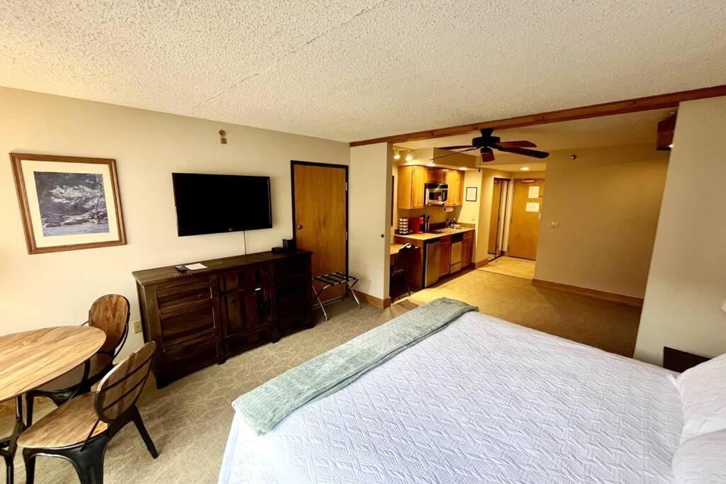 Mt Cb Mountain Side With King Bed, Hot Tub, Pool & Kitchen! Apartment Крестед Бют Екстериор снимка