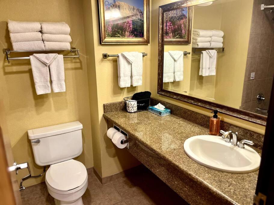 Mt Cb Mountain Side With King Bed, Hot Tub, Pool & Kitchen! Apartment Крестед Бют Екстериор снимка
