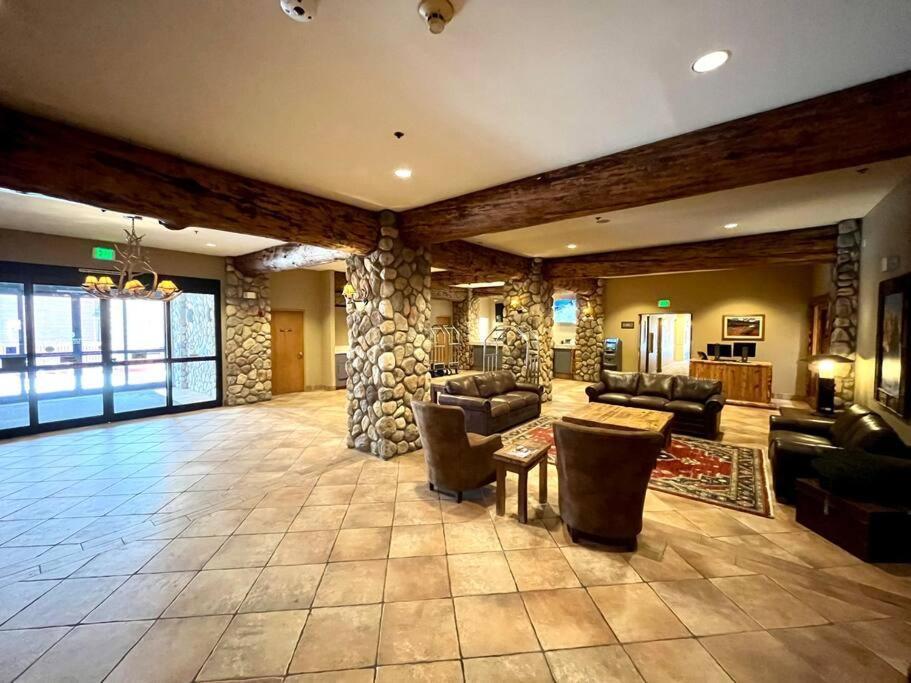 Mt Cb Mountain Side With King Bed, Hot Tub, Pool & Kitchen! Apartment Крестед Бют Екстериор снимка